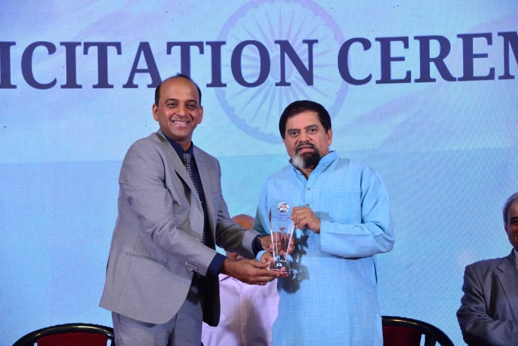 Guest being honoured at appreciation ceremony by Yoddhaa Defence Institute